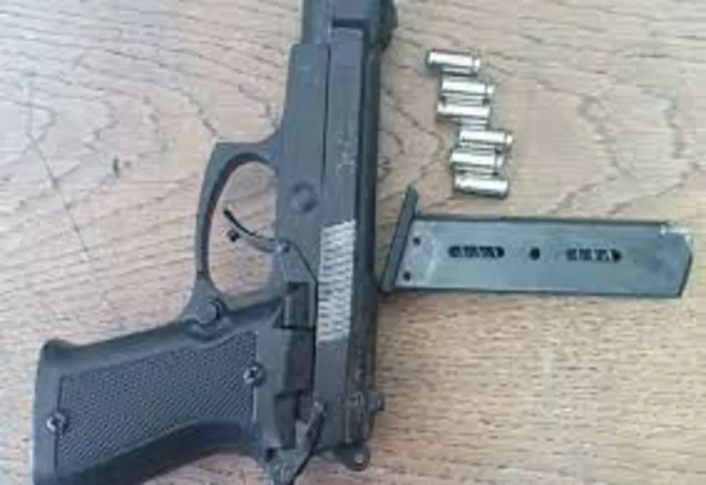  Dosar de furt şi neglijenţă în serviciu în cazul încărcătorului de pistol cu muniţie dispărut de la poliţia Mihăileşti