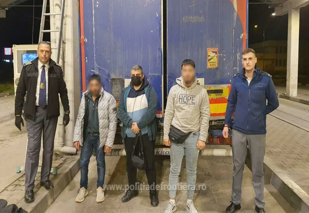 Cinci cetățeni străini, ascunși în două mijloace de transport, depistaţi la PTF Giurgiu 