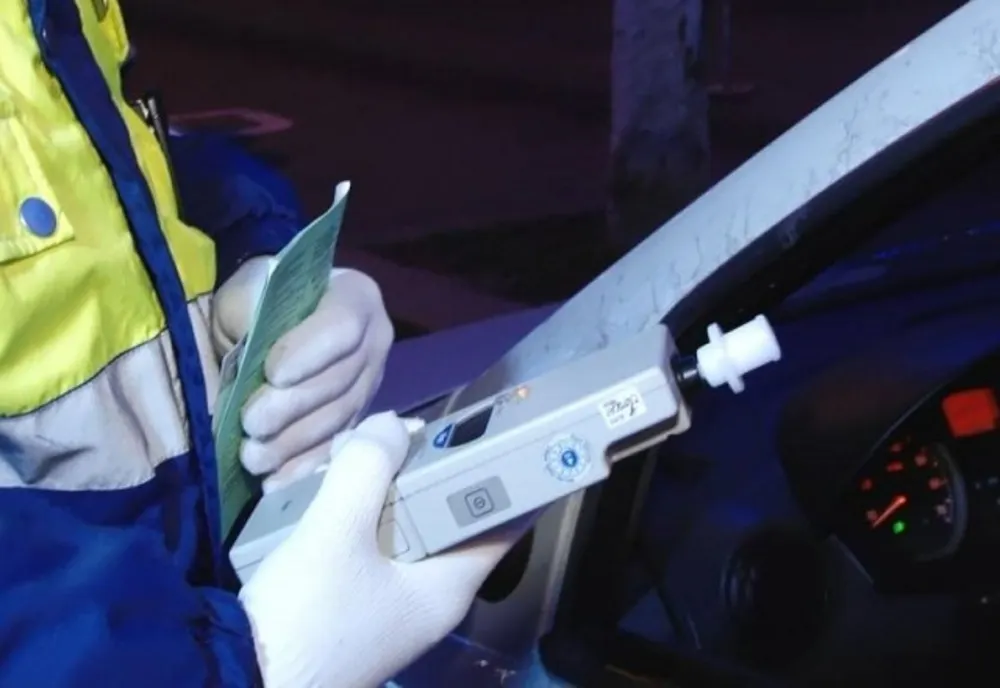 Tânăr de 19 ani depistat la volan sub influenţa băuturilor alcoolice