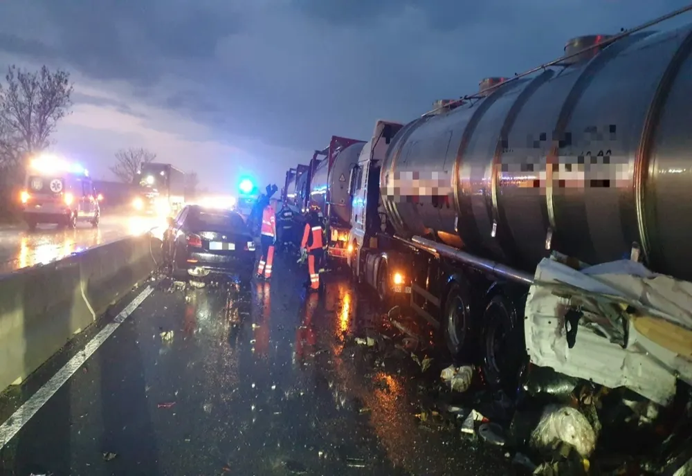 Accident rutier pe DN 5. Sunt implicate patru autovehicule