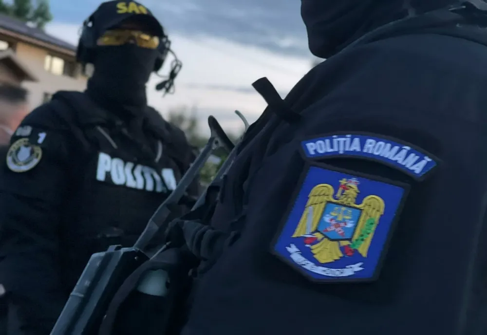 Giurgiu. Trei bărbaţi, arestaţi preventiv pentru că au şantajat doi tineri - Video