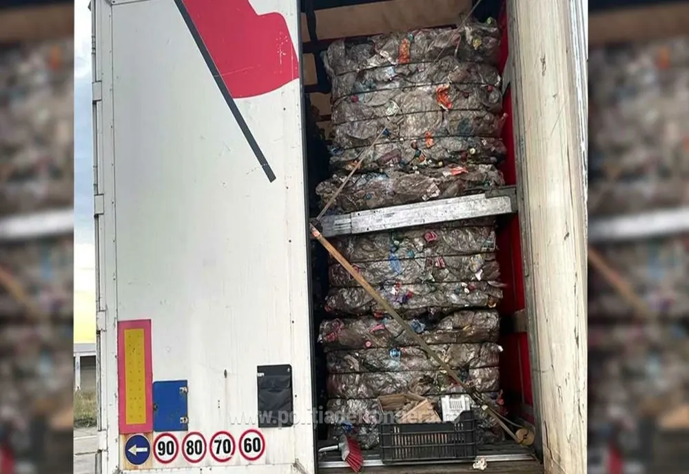 Peste 13 tone deşeuri din plastic, oprite la P.T.F. Giurgiu 