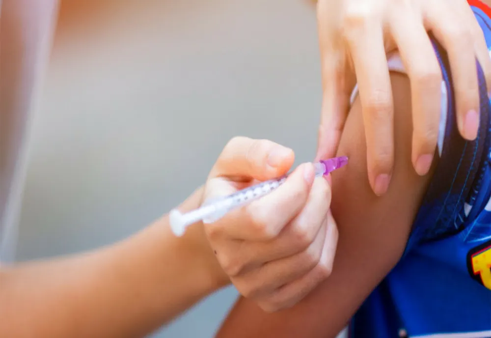 Alexandru Rafila, ministrul Sănătăţii, anunță o nouă variantă de vaccin împotriva Covid-19. În toamnă este posibil să înceapă vaccinarea 