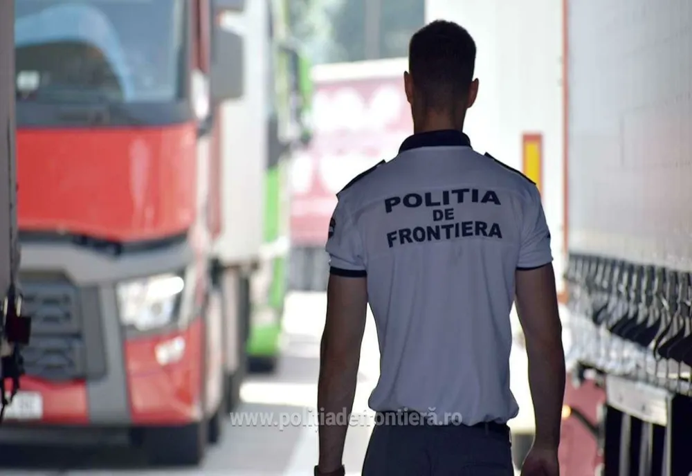 Giurgiu. 177 de articole vetimentare contrafăcute, descoperite printre bagajele unui şofer român