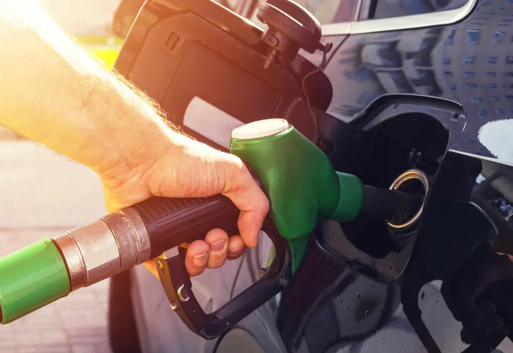 Carburanții s-au scumpit din nou. Benzina se apropie de 7 lei, motorina a trecut de 8,4 lei