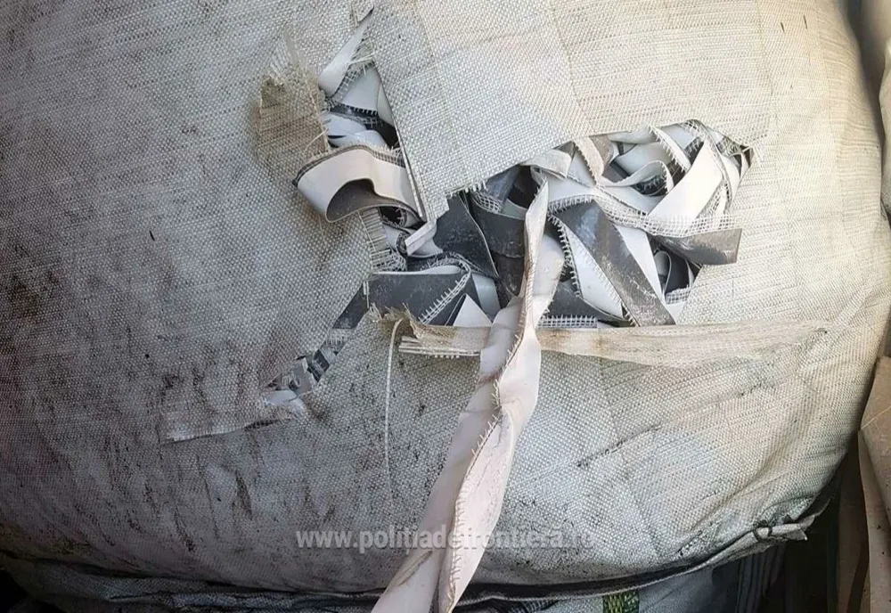 Peste 23 de tone deşeuri de PVC, oprite în PTF Giurgiu