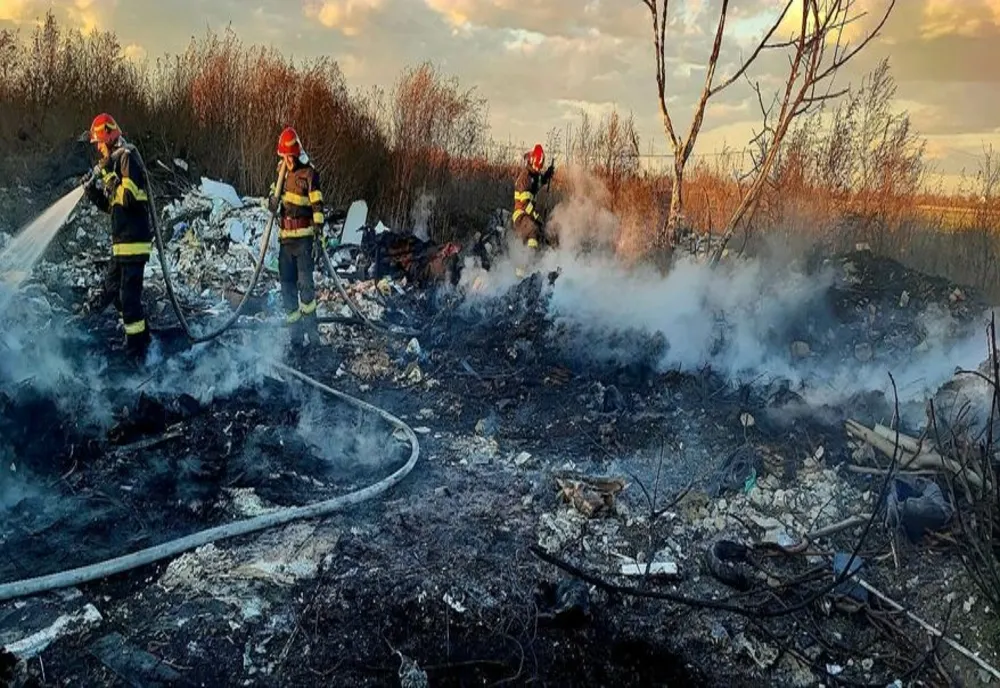 Giurgiu. Patru incendii de vegetaţie uscată şi deşeuri menajere, în ultimele zile
