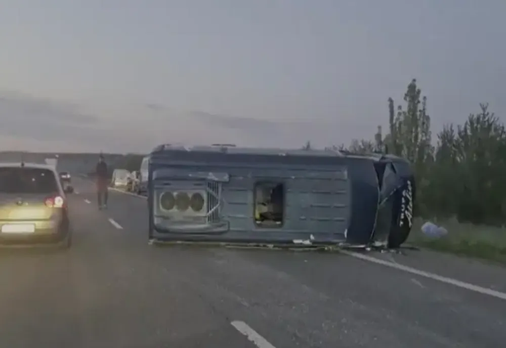 Accident pe A1, în judeţul Giurgiu. Trei artişti au fost răniţi