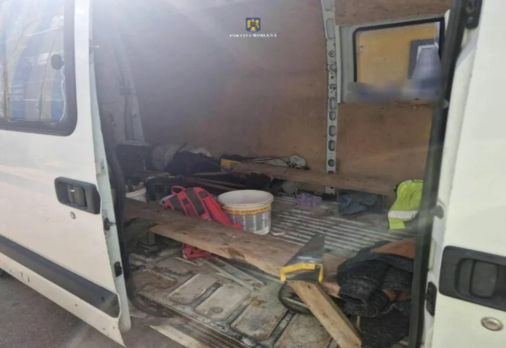 Dâmbovița: Şofer din Bolintin Vale, cercetat penal după ce a transportat în mod ilegal mai mulţi muncitori 