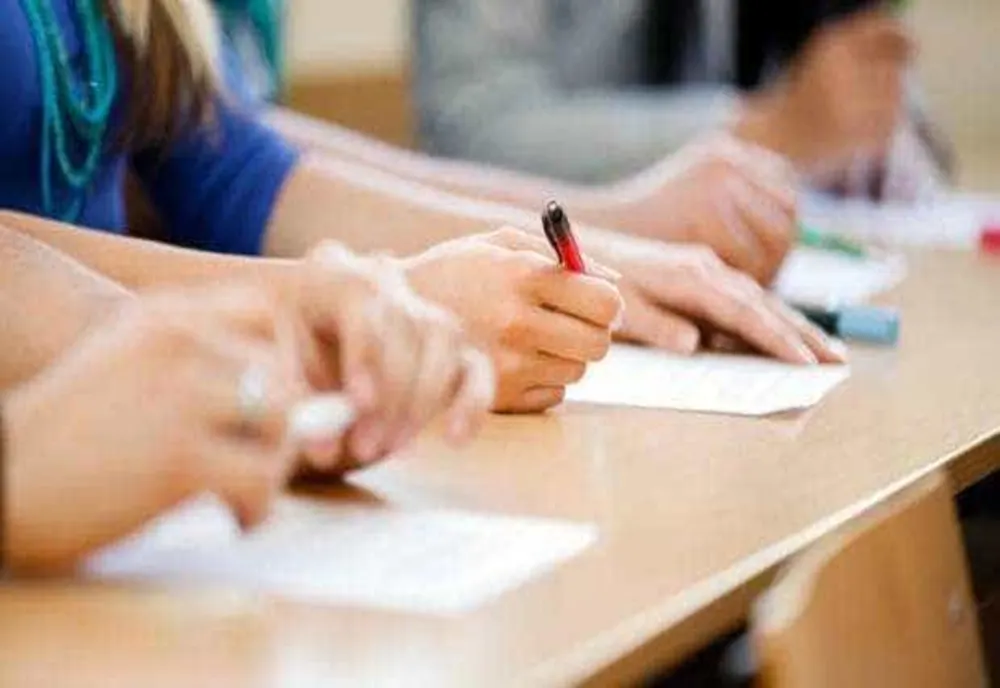 SONDAJ ÎNGRIJORĂTOR: MAJORITATEA ELEVILOR ROMÂNI VOR SĂ PĂRĂSEASCĂ ȚARA 