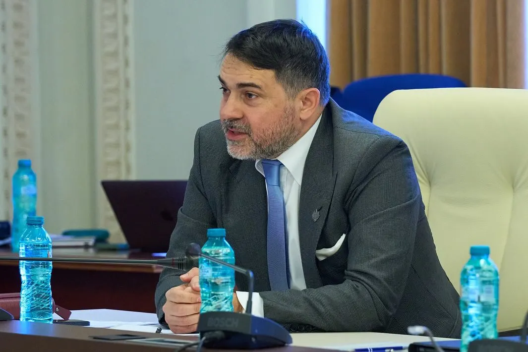 COSMIN CORENDEA, DEPUTAT AUR: ROMÂNIA TREBUIE SĂ-ȘI REVIGOREZE DIPLOMAȚIA PENTRU A-ȘI RECAPĂTA CREDIBILITATEA INTERNAȚIONALĂ