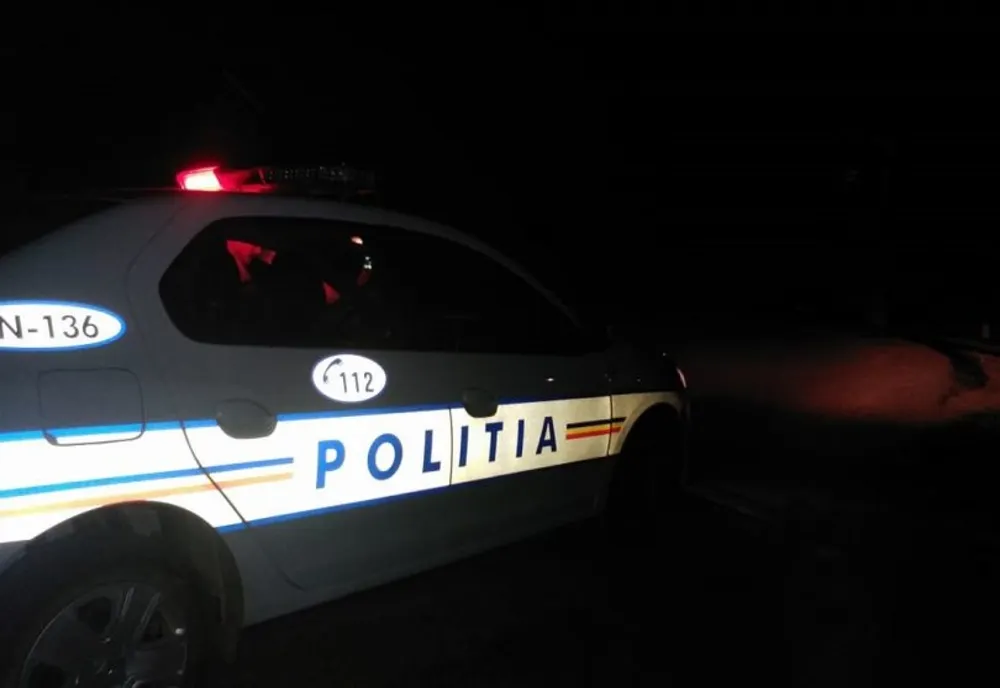 Scandal la o înmormântare în Argeș: un tânăr și-a lovit familia cu scuterul și și-a agresat mama