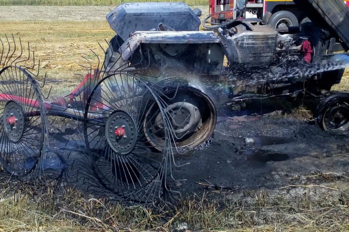 Un tractor a ars ca o torţă, în judeţul Giurgiu