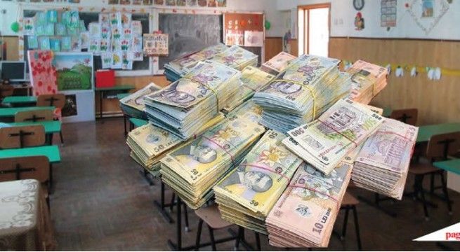Educație gratuită? Părinții aduc peste 3.000 de lei de acasă, pe an, pentru fondul clasei și rechizite!