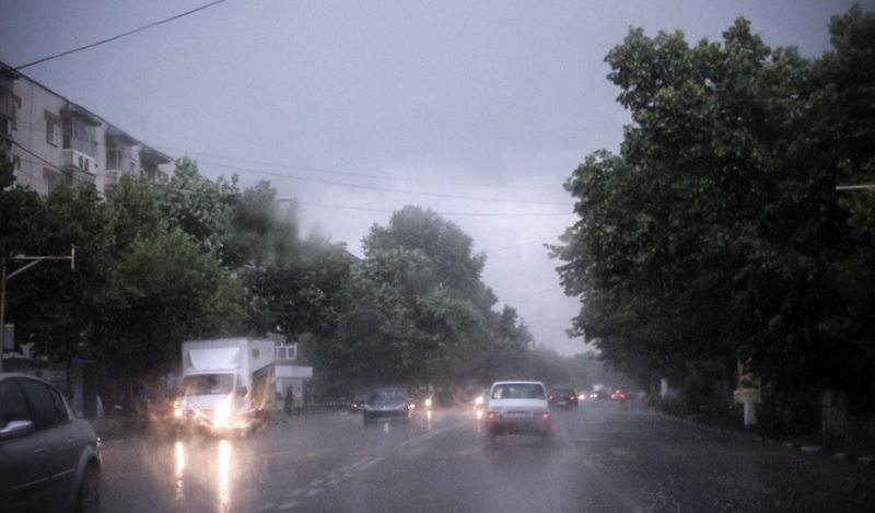 Averse și grindină  în mai multe localități din județul Giurgiu