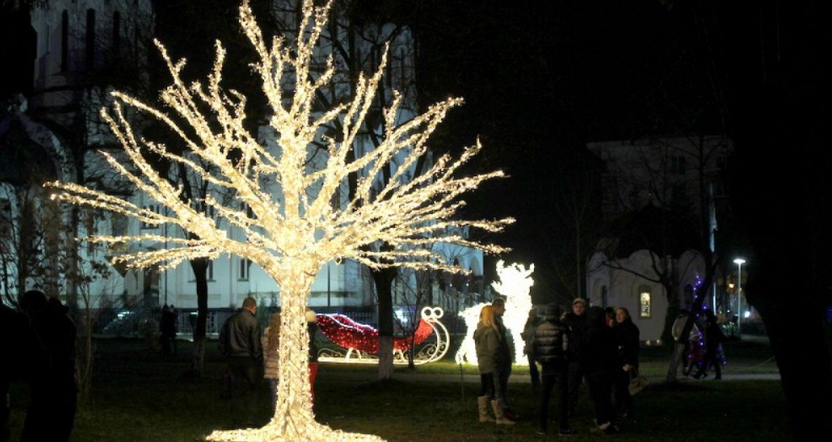 Elevii vor pune ornamentele de sărbători în Parcul Alei