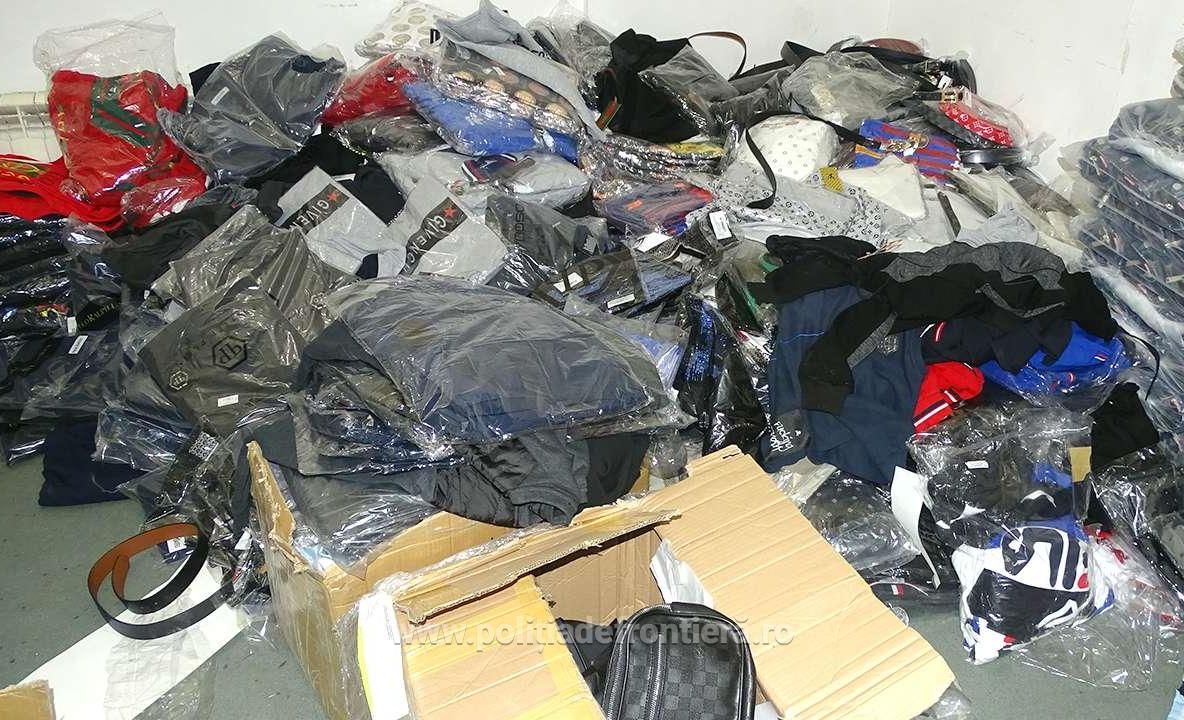 Mii de bunuri contrafăcute, confiscate în Vama Giurgiu
