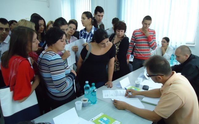 Slujbe multe, interes scăzut pentru muncă, la Bursa pentru absolvenți