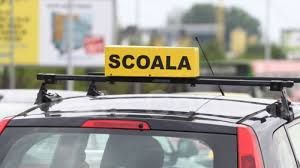 Instructor auto cercetat pentru trafic de influență