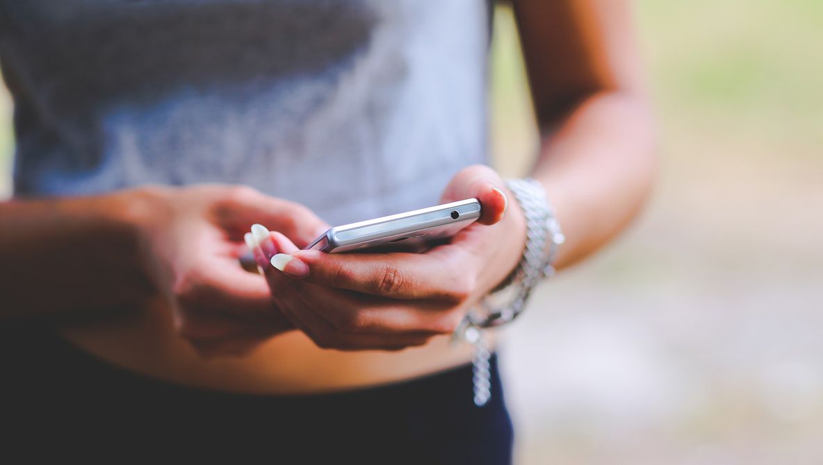 A profitat de neatenția medicului și i-a sustras telefonul