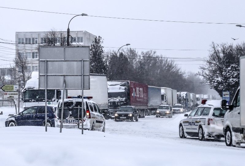 FORT: Transportul de marfă este paralizat în Vama Giurgiu; autorităţile au intrat în concediu pentru sărbătorirea Centenarului