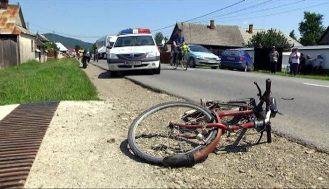 Accident rutier pe DJ 504. Biciclist lovit de un autoturism
