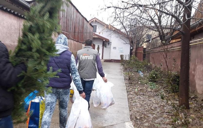 Deținuți din Penitenciarul Giurgiu, daruri pentru copiii dintr-o casă de tip familial