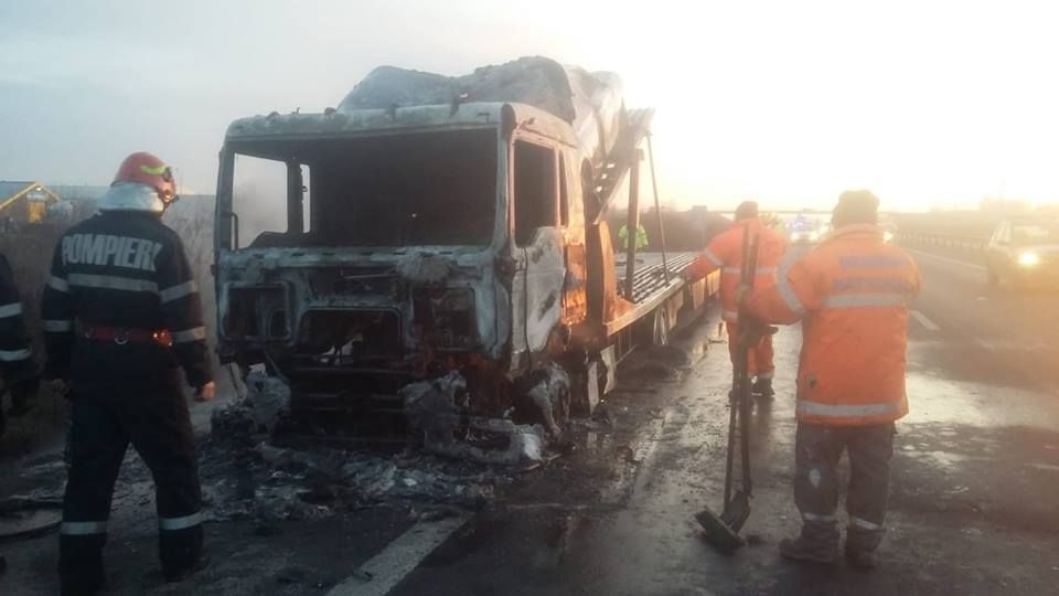 Un trailer a luat foc la Bolintin Deal, pe A1. O mașină BMW a fost distrusă
