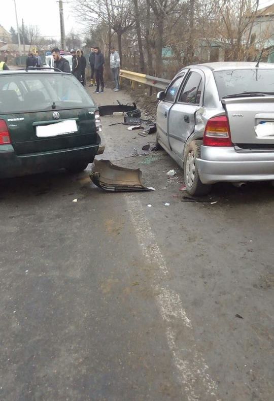 Accident rutier grav pe DN 6. Trei persoane au fost rănite, una fiind inconștientă  