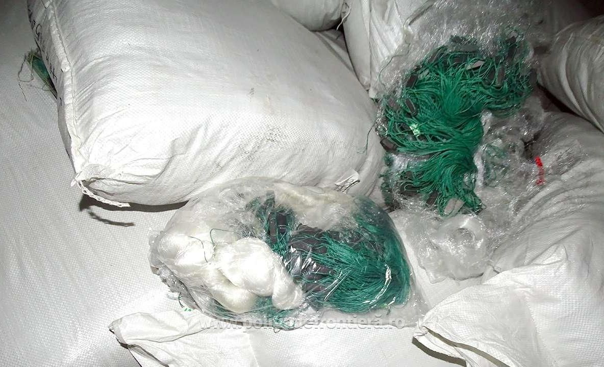 Peste 1.600 de plase de pescuit tip monofilament, confiscate la Vama Giurgiu