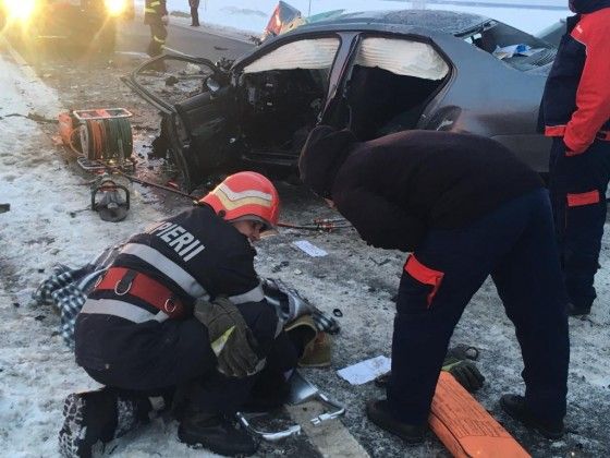 Accident grav pe DN 5.Trei autoturisme s-au ciocnit, un tânăr a murit