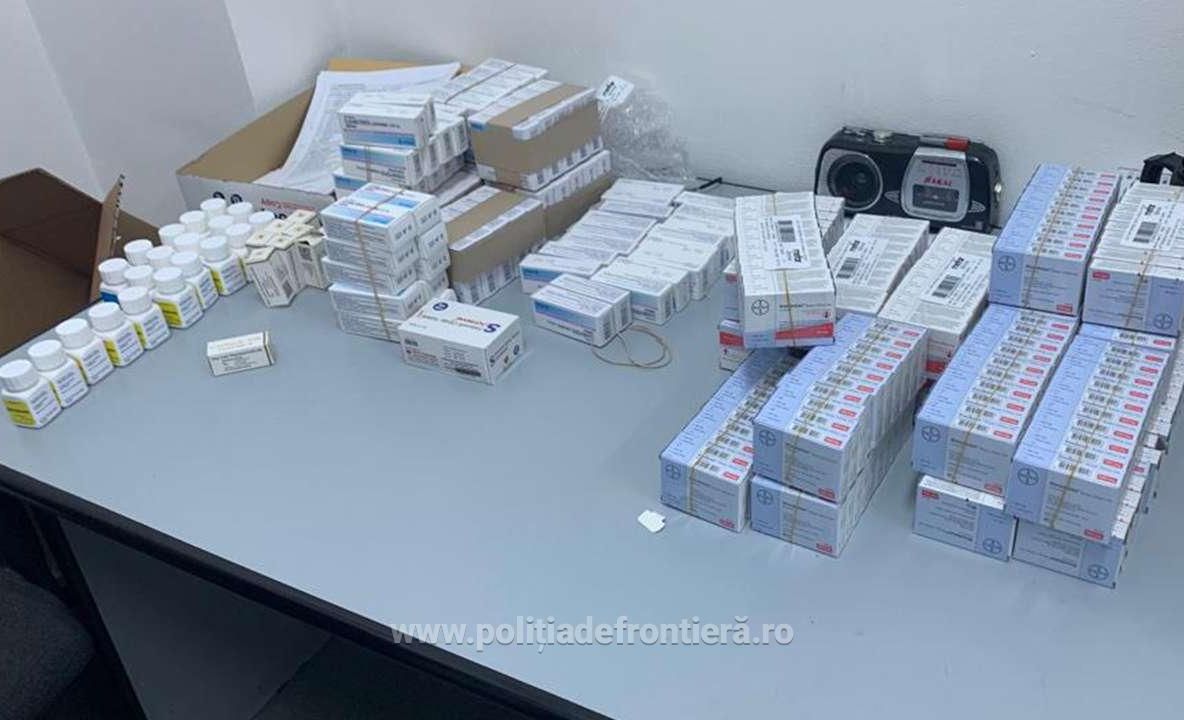 6.000 de comprimate și 210 fiole cu substanţe dopante, descoperite de poliţiştii de frontieră de la P.T.F. Giurgiu