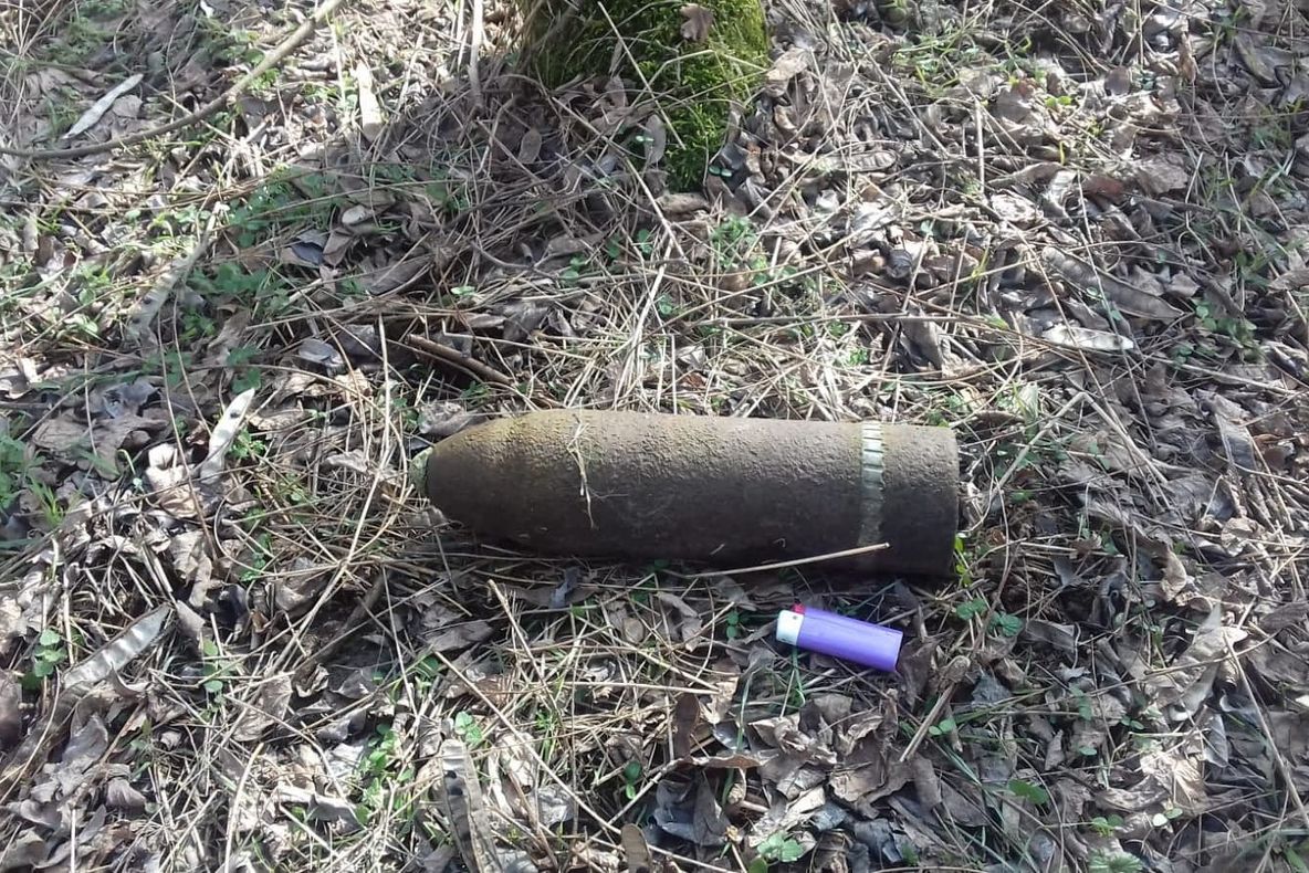 Proiectil exploziv de calibru 76 mm, găsit în localitatea Băneasa