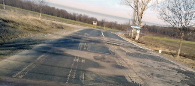 Mai multe drumuri importante din județul Giurgiu, în stare deplorabilă după lunile de iarnă