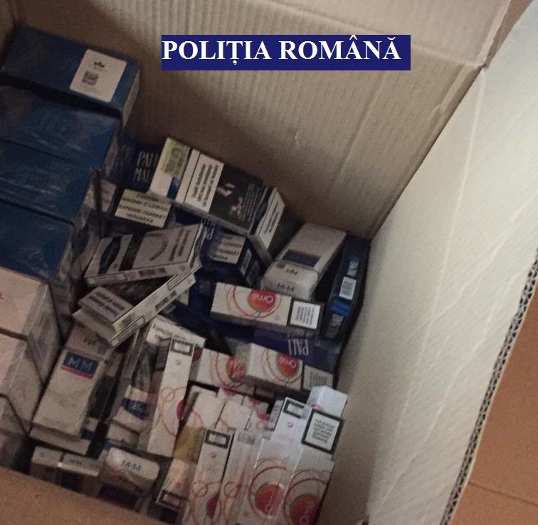 Percheziție la un contrabandist de țigări. Ce au mai descoperit polițiștii