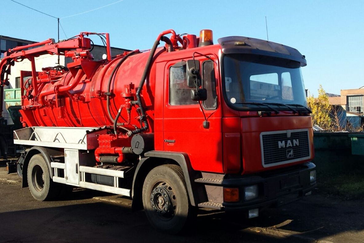 Canalizarea menajeră de la spital, înfundată. Când intervin autoritățile