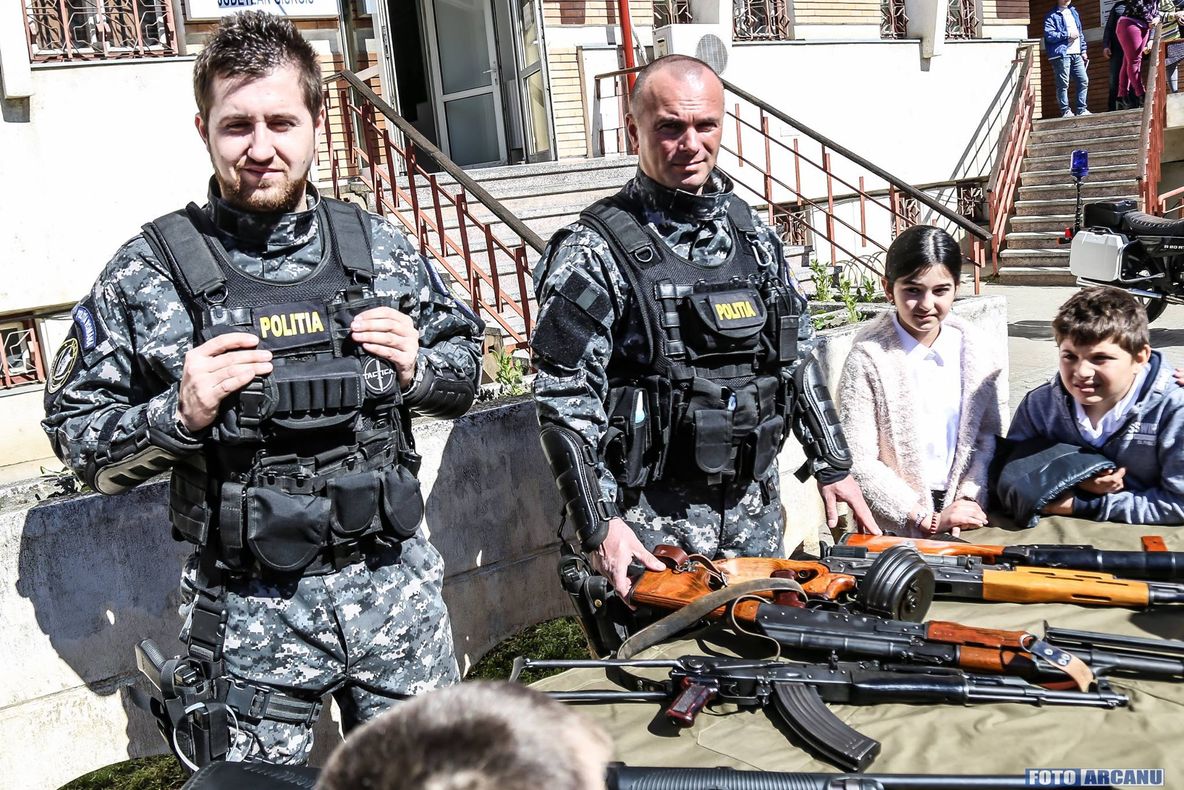 Ziua Poliţiei, sărbătorită în Parcul Elevilor, cu demonstraţii şi o paradă a maşinilor