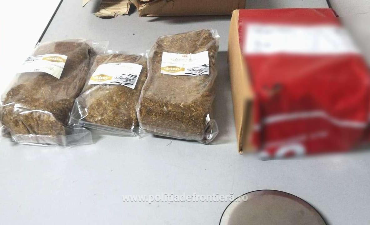 Cinci kilograme de tutun vrac, găsit în portbagajul unei mașini