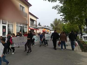 Zeci de locuitori din cartierul Rudari au mărșăluit în semn de protest față de lipsa siguranței rutiere