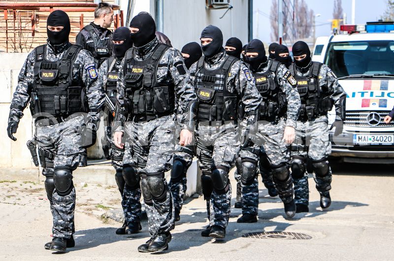 Percheziție a polițiștilor din Giurgiu, în Brașov. Ce au căutat oamenii legii