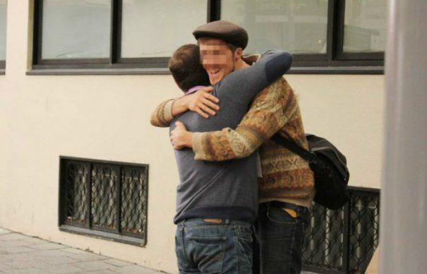 Sub pretextul că îl cunoaște, l-a îmbrățișat și i-a sustras 2.680 lei din buzunar