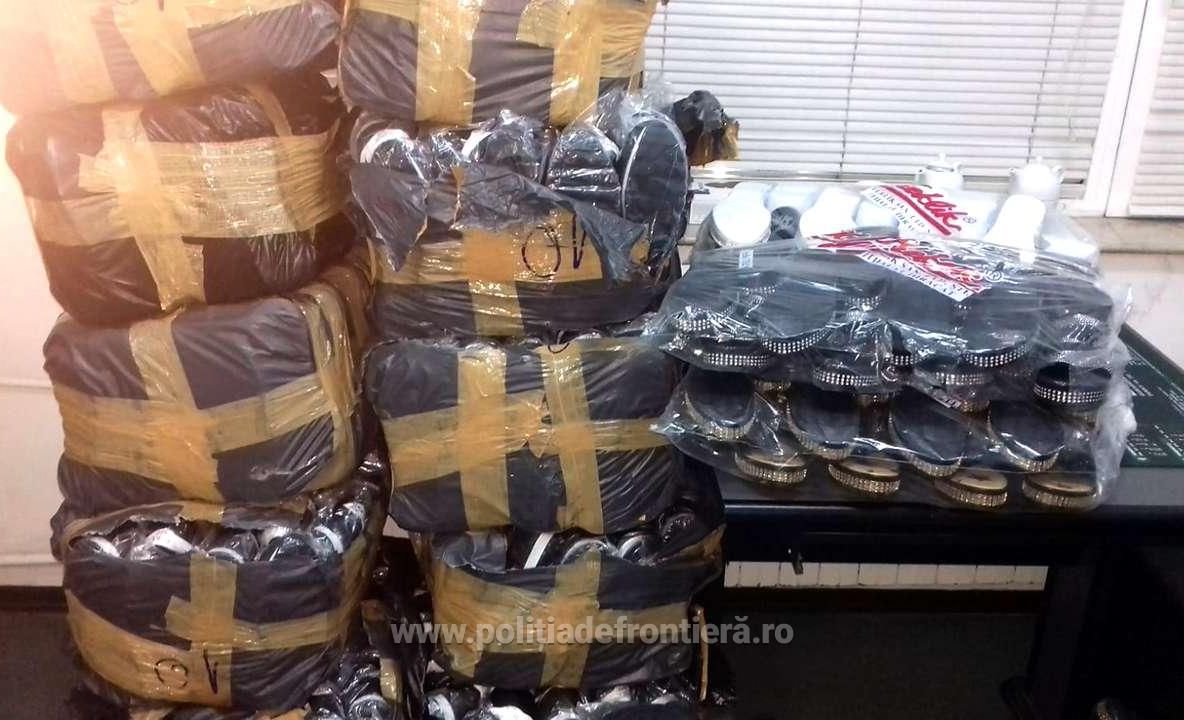 Încălțăminte și parfumuri contrafăcute, confiscate de polițiștii de frontieră