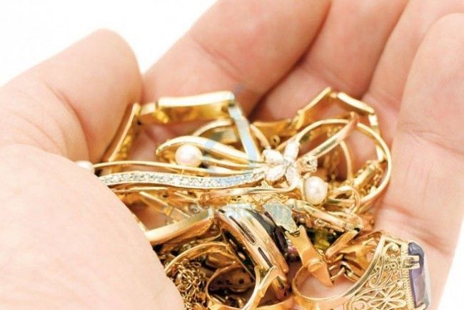 A furat bijuteriile din casa unei femei. Cine este autorul