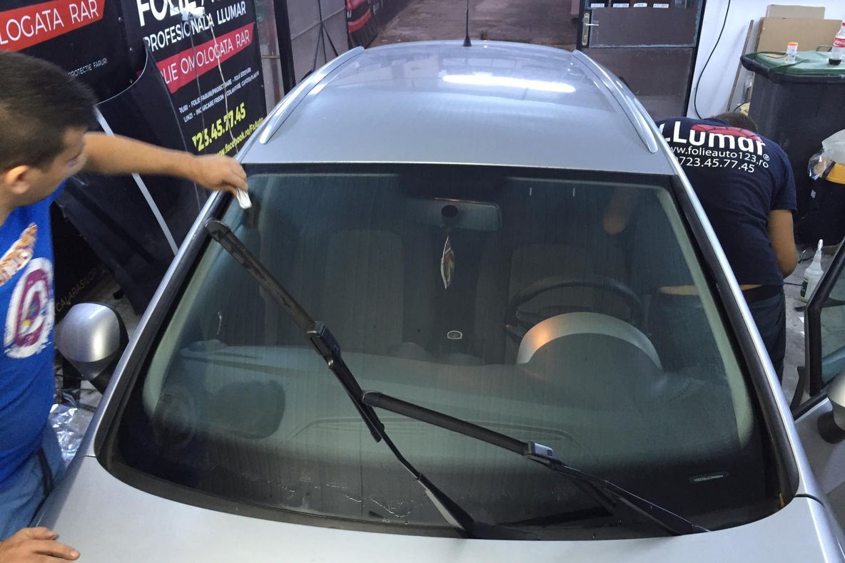 Foliile auto cu protecție solară, foarte căutate de giurgiuveni