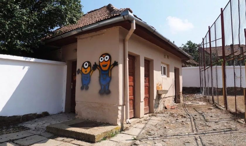 Bani pentru amenajarea toaletelor în incinta școlilor de la țară