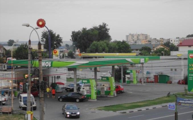 Incident într-o benzinărie din Giurgiu. Un bulgar a agresat mai multe persoane și a sustras bani din casa de marcat