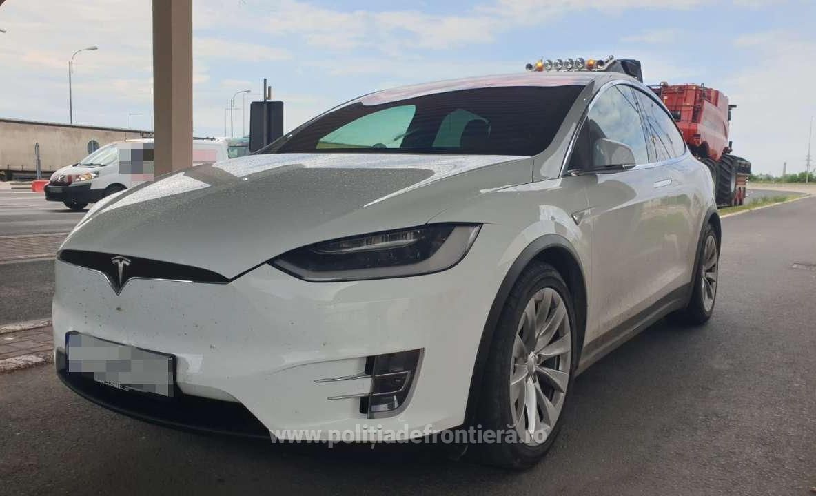 Autoturisme Tesla și Land Rover, căutate în alte state, găsite la Giurgiu