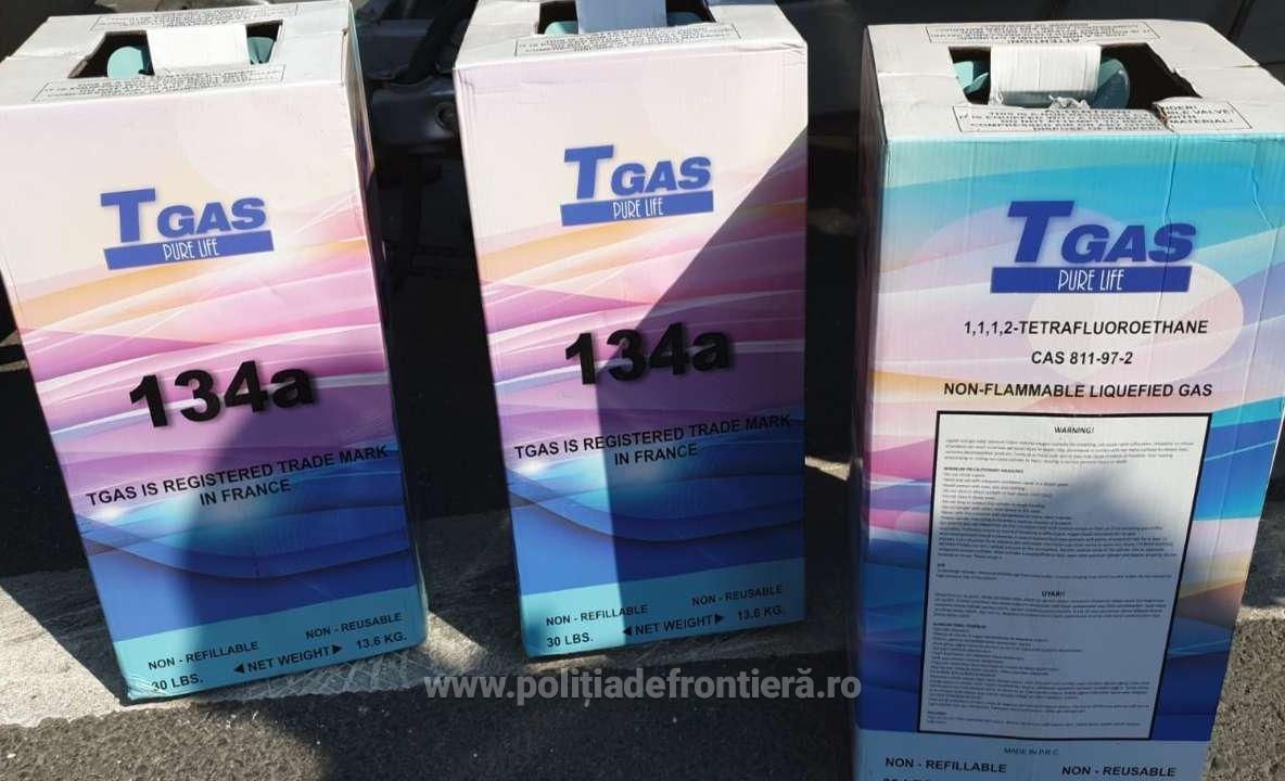Butelii cu freon, confiscate la Punctul de Trecere a Frontierei Giurgiu