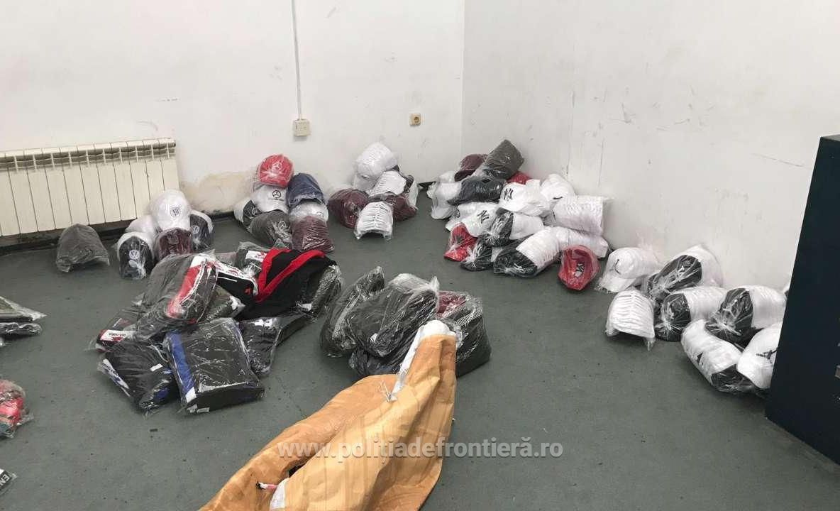 Peste 1.700 de articole vestimentare contrafăcute, descoperite la Giurgiu