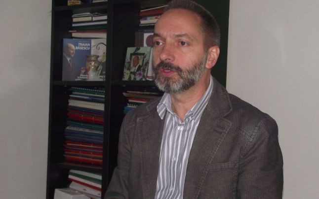 Bărbat arestat pentru violență în familie. Și-a lovit concubina cu pumnii ș picioarele